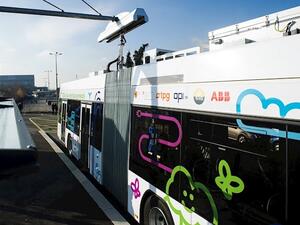 First e-buses with ABB’s world-record flash-charging technology go into commercial service.
