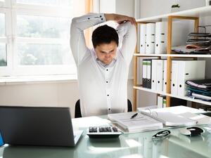 Keep these 10 simple tips in mind, to avoid gaining weight when you have a 9-5 desk job. (Shutterstock)