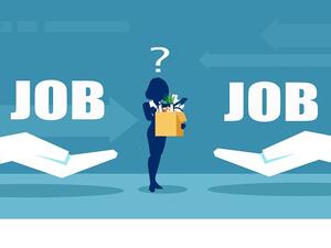 A few pointers from career experts on how to evaluate your job offer. (Shutterstock)
