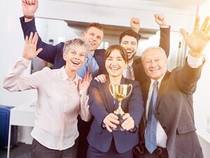 Financial rewards should be given to all employees. (Shutterstock)