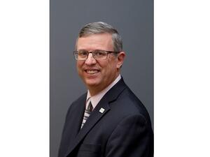 جيفري طومسون الحاصل على شهادتيCMA ، و CAEوالرئيس والمدير التنفيذي لمعهد المحاسبين الإداريين المالينIMA