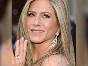Can't miss that: The 49-year-old flashed the huge rock at the Oscars in Hollywood in 2013 (Source: Getty Images)