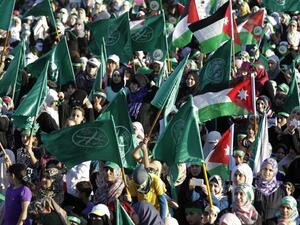 Jordanian supporters of the Muslim Brotherhood gather during a protest in the capital Amman on August 8, 2014. (AFP/Khalil Mazraawi) Jordanian supporters of the Muslim Brotherhood gather during a protest in the capital Amman on August 8, 2014. (AFP/Khalil Mazraawi)