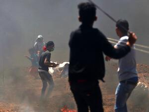 Palestinian children use slingshots during clashes with Israeli forces  (AFP/File Photo)