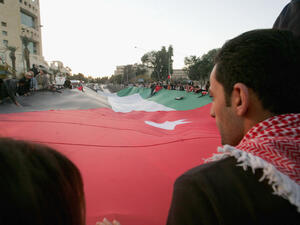 قال البيان اننا نعزي انفسنا اولا ونقدم خالص تعازينا لذوي الشهداء الخمسة 