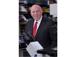 الدكتور رونالد كريستال أستاذ ورئيس قسم الطب الجيني في وايل كورنيل للطب - نيويورك