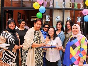 يهدف البرنامج الذي استمر على مدى 4 أسابيع في محلات ستاربكس ودبنهامز ومذركير إلى إعطاء المشاركين والمشاركات فيه الخبرة العملية لمساعدتهم على تنمية كفاءاتهم وتطويرها في المستقبل للعمل في الوظائف والمهن المختلفة التي يوفرها القطاع الخاص.