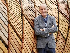 كيفن مكلود , مقدم برنامج  Grand Designs UK