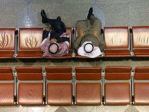 Kuwaiti traders sitting in the main hall at the Kuwait Stock Exchange (Boursa) headquarters in Kuwait City. (AFP)