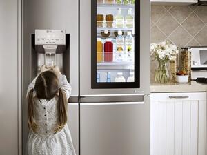 The LG Instaview Door-in-Door design incorporates a sleek mirrored glass panel that illuminates with two quick knocks.