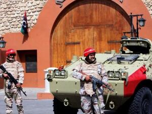 دورية للجيش الليبي في ساحة الشهداء في طرابلس/أ.ف.ب