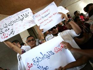 طلبة من جامعة بنغزي يحتجون على اوضاع الجامعة/أ.ف.ب