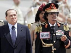  قبل الحرب كان برلسكوني والقذافي مقربين، ووقعا العام 2008 اتفاقية صداقة مثيرة للجدل