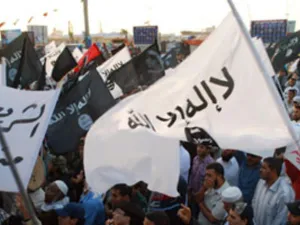 متظاهرون في بنغازي ينادون بتطبيق الشريعة الإسلامية