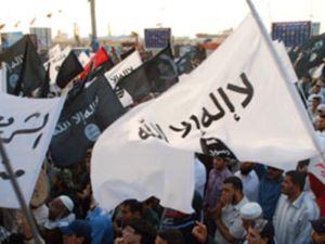 متظاهرون في بنغازي ينادون بتطبيق الشريعة الإسلامية