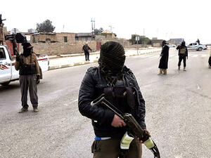 مقاتلون ملثمون في ليبيا