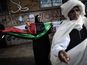 استخدم الليبيون علم المملكة خلال الانتفاضة على القذافي 