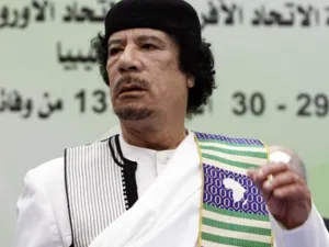 القذافي يلقي خطابه الثاني بعد الضربات الجوية