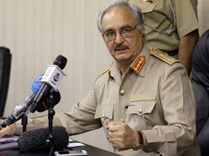 تنصيب قائد عملية الكرامة اللواء خليفة حفتر قائداً للجيش الوطني الليبي