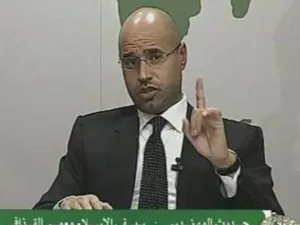 سيف الاسلام يبلغ محطة (تي اف 1) التلفزيونية الفرنسية الخاصة أن والده لا ينوى مغادرة البلاد