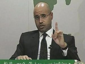 سيف القذافي خلال القائه كلمته عبر التلفزيون
