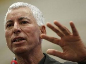 ميلاد حسين المتحدث باسم قوات الدفاع الليبية يتحدث في مؤتمر صحفي بطرابلس
