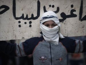 العقوبات تزيد من قيود القذافي