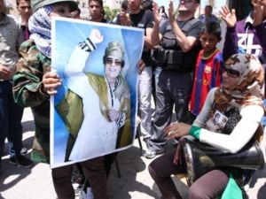  مؤيدون للزعيم الليبي القذافي في طرابلس