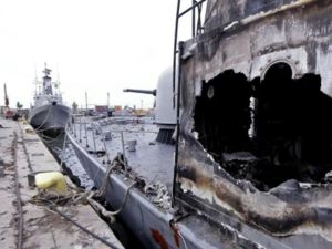مرفأ طرابلس تعرض إلى غارات جوية أدت إلى اغراق 8 سفن حربية