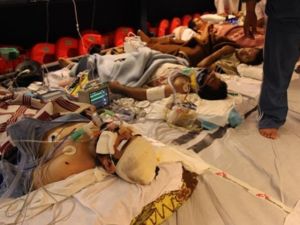 جرحى ليبيون جراء المعارك بين قوات القذافي والمعارضة