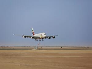  استقبل مطار الملك خالد الدولي اليوم طائرة الإمارات العملاقة الإيرباص A380 في رحلة لمرة واحدة إلى الرياض. ويأتي تشغيل هذه الطائرة مشاركةً من الناقلة للمملكة العربية السعودية احتفالاتها باليوم الوطني.