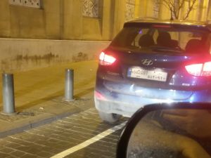 The week-old bike lane in Beirut is already getting trampled on by drivers who think it's a parking space. (Twitter/The961)
