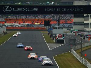 بينما كان هناك 6 مركبات تتنافس على المركز الثالث، خاضت المركبتان المتصدرتان معركتهما الخاصة