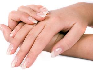 هذه الخلطات تقوي وتعيد لون الاظافر للونها الطبيعي