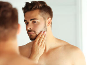 بشرة الرجال تحتاج إلى العناية بشكل مستمر بشرة الرجال تحتاج إلى العناية بشكل مستمر