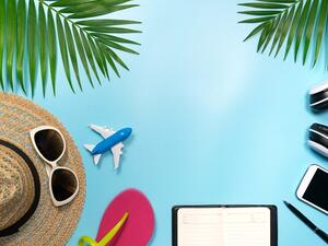 When it comes to financing your trip, you can combine several options, such as using up some of your savings while exploring the advantages of financing and prudent use of credit cards or multi-currency cards. (Shutterstock)