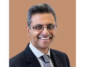 مانديب ساغو، استشاري طب العيون في مستشفى مورفيلدز للعيون بلندن