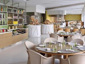 سيحظى الضيوف بتجربة تذوق ساحرة من خلال محطات الطهي الحيّة المميزة، منطقة اللحوم والمأكولات البحرية، وأسياخ الشواء الغنية بالنكهات الرائعة.