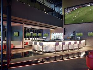 يتميّز مقهى فيلوسيتي الرياضي بموقعه الاستراتيجي في قلب العاصمة.