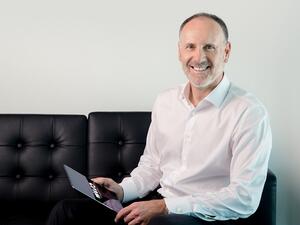 مارتن ستيوارت، الرئيس التنفيذي لـ OSN