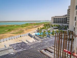 بدأت الدار  العقارية عملية التسليم لأول 300 منزل في وست ياس والذي يعتبر أول مجمع للفلل في جزيرة ياس. 