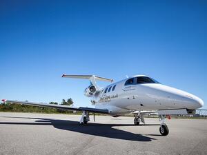 أكاديمية الإمارات لتدريب الطيارين تتسلم أول طائرة "إمبراير فينوم EV100"