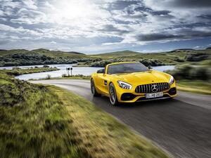 Mercedes-AMG is extending its sports car portfolio with the new AMG GT S Roadster