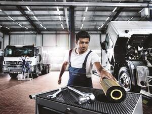 سيقوم الفنيون المعتمدون لدى مرسيدس - بنز عُمان بإجراء الفحص الصحي الشامل لشاحنات أكتروس في مسقط.