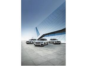 تتوفر جميع سيارات مرسيدس - بنز المستعملة المعتمدة مع ضمان لمدة 12 شهراً كحدٍ أدنى.