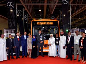 هذا الطراز المتطوّر من الحافلات يضم باقة فريدة من خصائص السلامة والتي تشمل أحزمة أمان ثلاثيّة النقاط، ومقاعد مقاومة للحريق، وكاميرا خلفيّة بحيث يتمكن السائق من رؤية الأطفال الموجودين خارج الحافلة