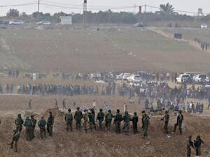 Israeli soldiers taking position during clashes with Palestinian protesters across the border. (Jack GUEZ / AFP)
