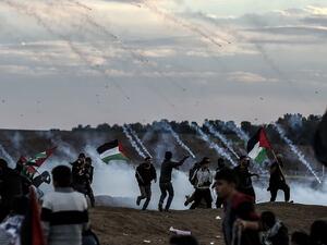 Palestinians react to tear gas fired by Israeli forces during a protest on November 23, 2018 in Gaza. (MAHMUD HAMS / AFP)