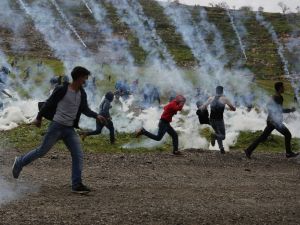 Palestinian demonstrators run away from tear gas fired by Israeli troops during a protest against Jewish settlements, in al-Mughayyir village near Ramallah, in the Israeli-occupied West Bank, on February 1, 2019.(AFP)
