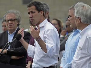 Venezuelan opposition leader Juan Guaido (C), flanked by presidents Mario Abdo Benitez (2nd-L) of Paraguay, Ivan Duque (2nd-R) of Colombia and Sebastian Pinera (R) of Chile, and Organization of American States Secretary-General Luis Almagro (L). (AFP/ File)